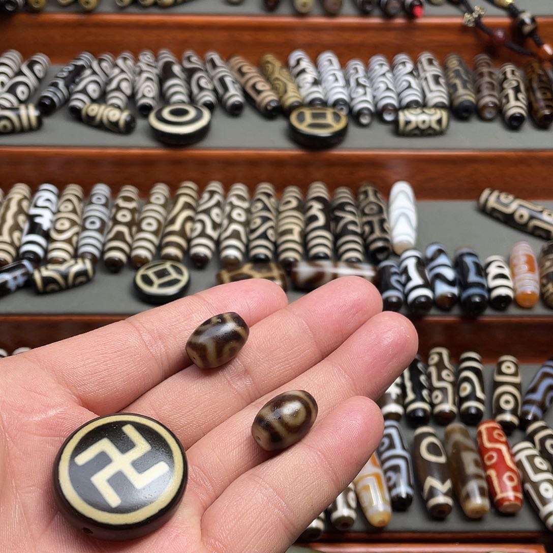 玛瑙/玉髓颈饰未镶嵌?****黑