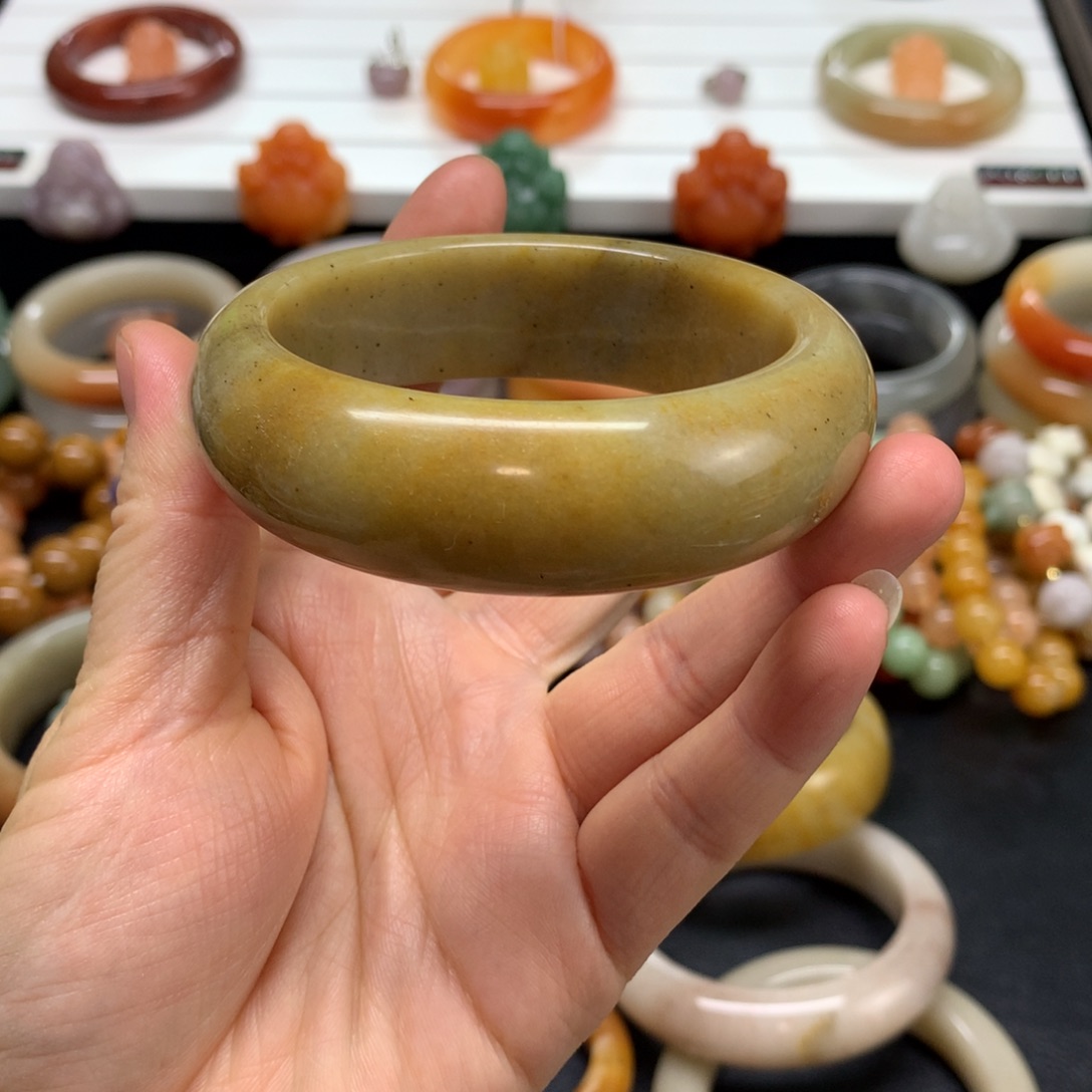 石英质玉未镶嵌手镯