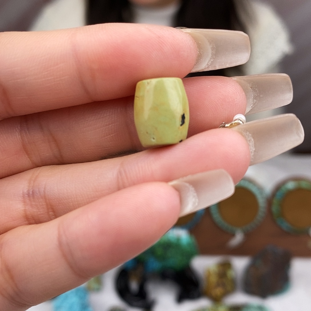 绿松石未镶嵌原矿