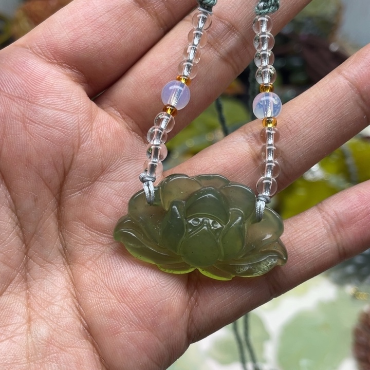 蛇纹石玉未镶嵌颈饰