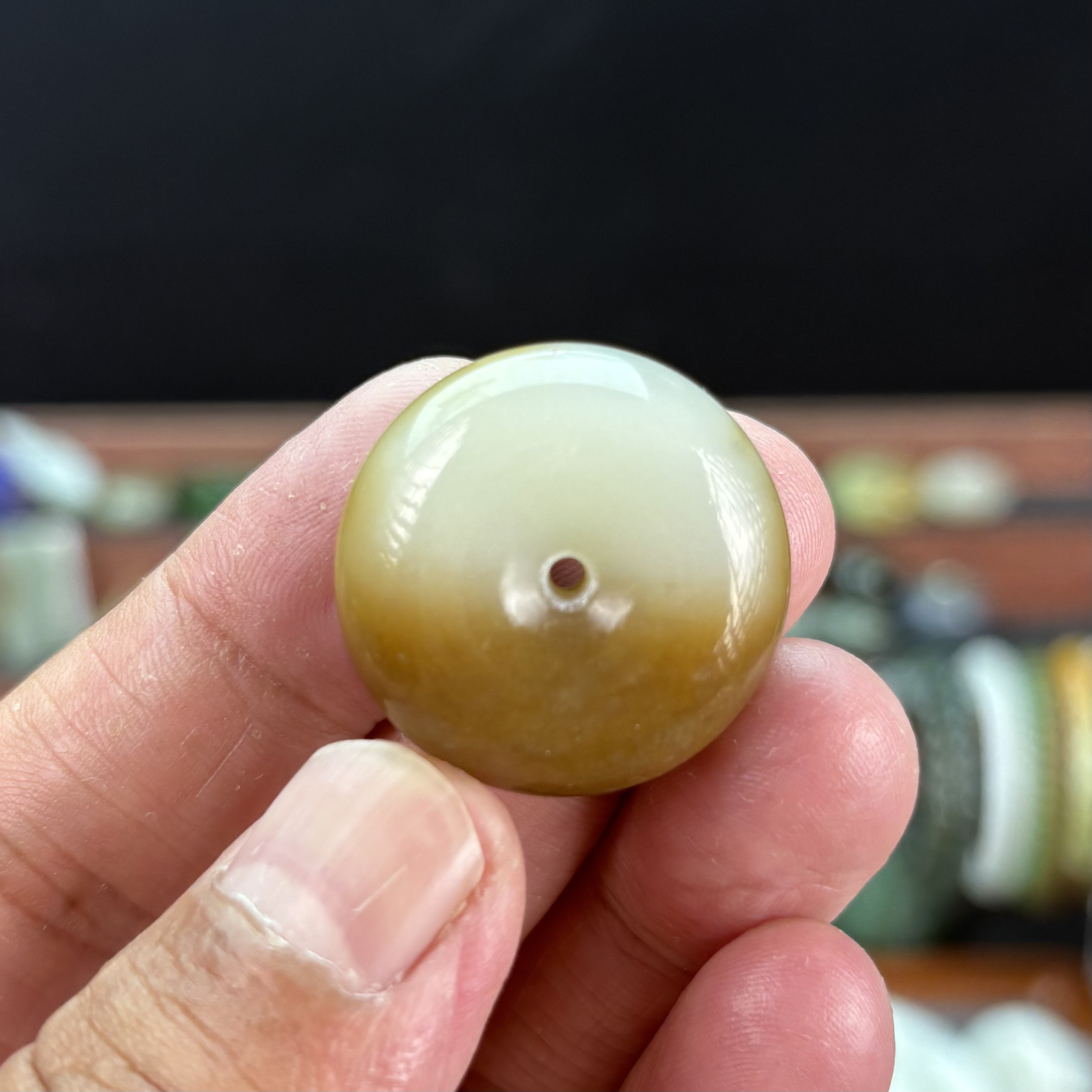 28mm且末糖白和田玉平安扣吊坠