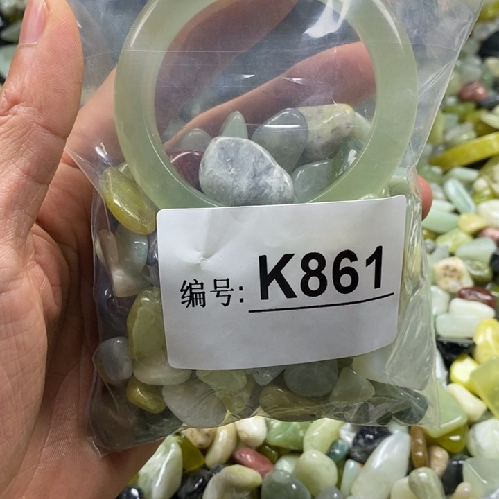 蛇纹石玉鱼缸石未镶嵌