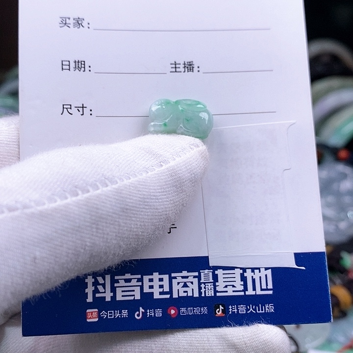 翡翠颈饰未镶嵌兔