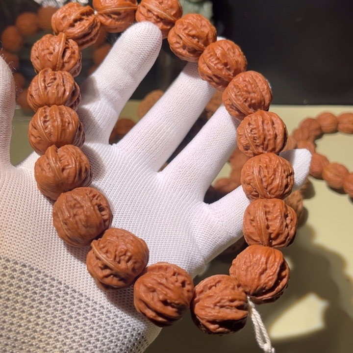 手串文玩核桃…………36