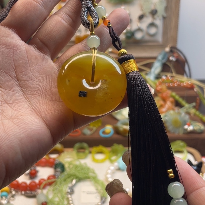 蛇纹石玉车挂未镶嵌