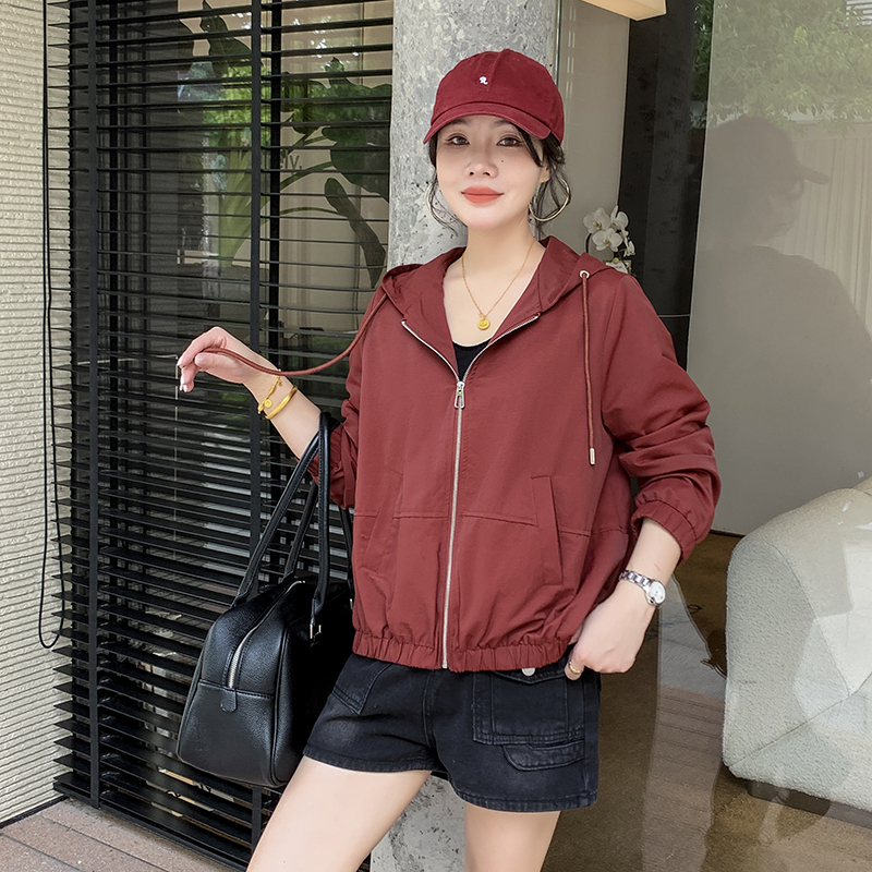 【欧蔓依OMYB87607秋季2025新款纯色拉链连帽长袖外套时尚百搭洋气