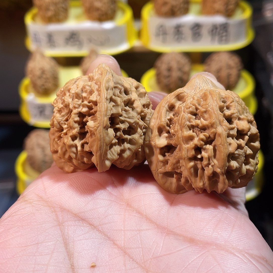 触***及文玩核桃吊坠满天星