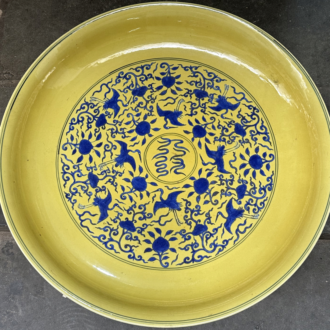 陶瓷纯手工黄地青花盘