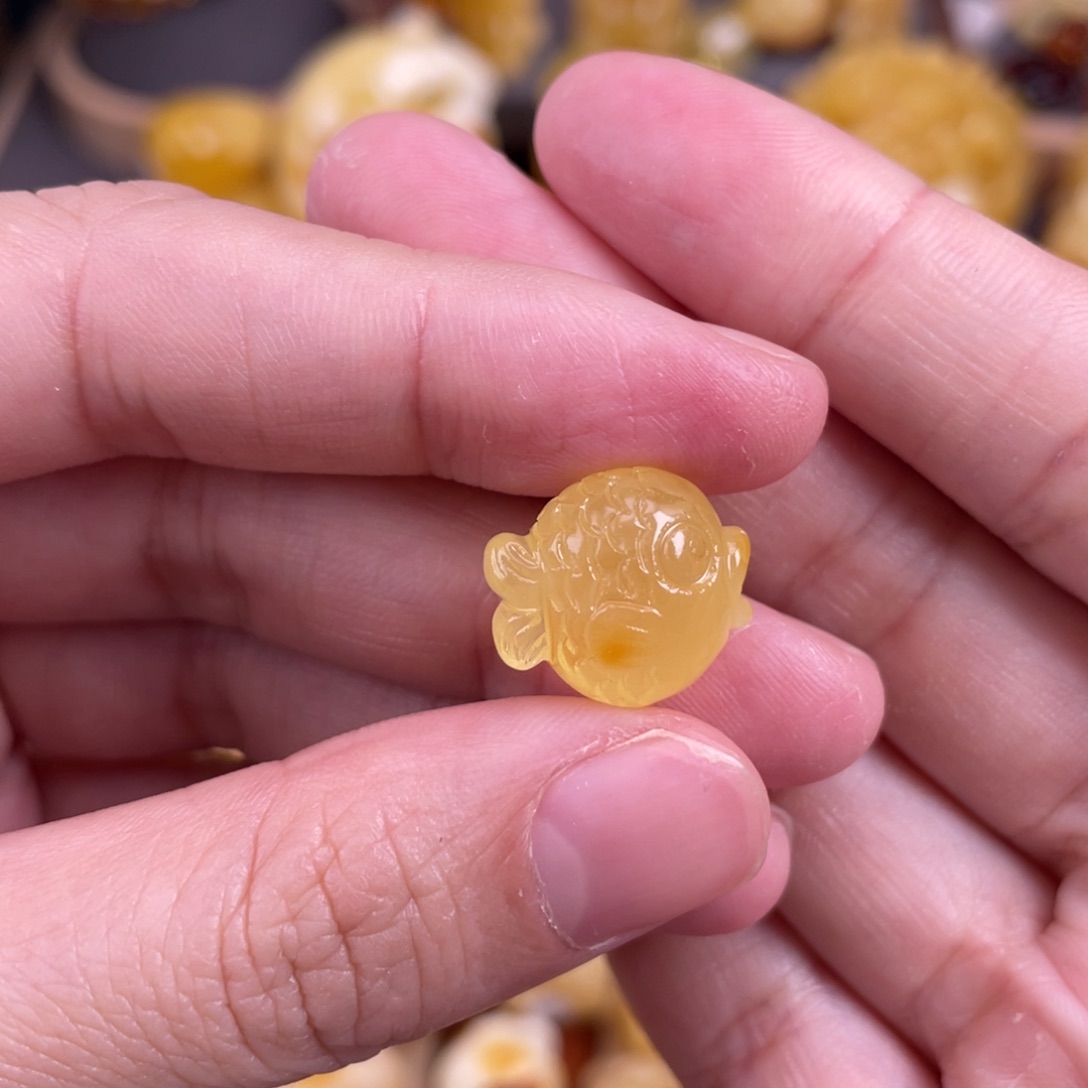 琥珀裸石未镶嵌蜜蜡