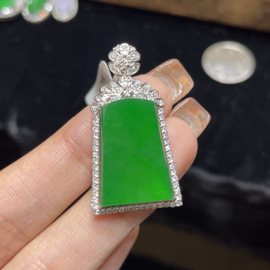 翡翠颈饰18K金镶嵌天然缅甸翡翠