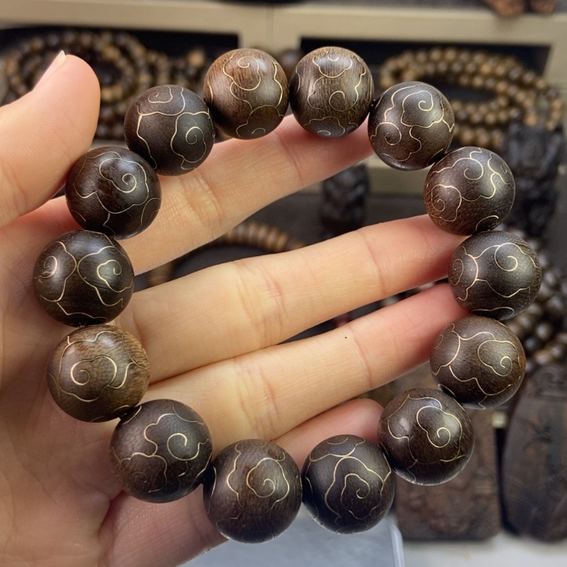 【闪购商品】沉香手串(****度富森红土