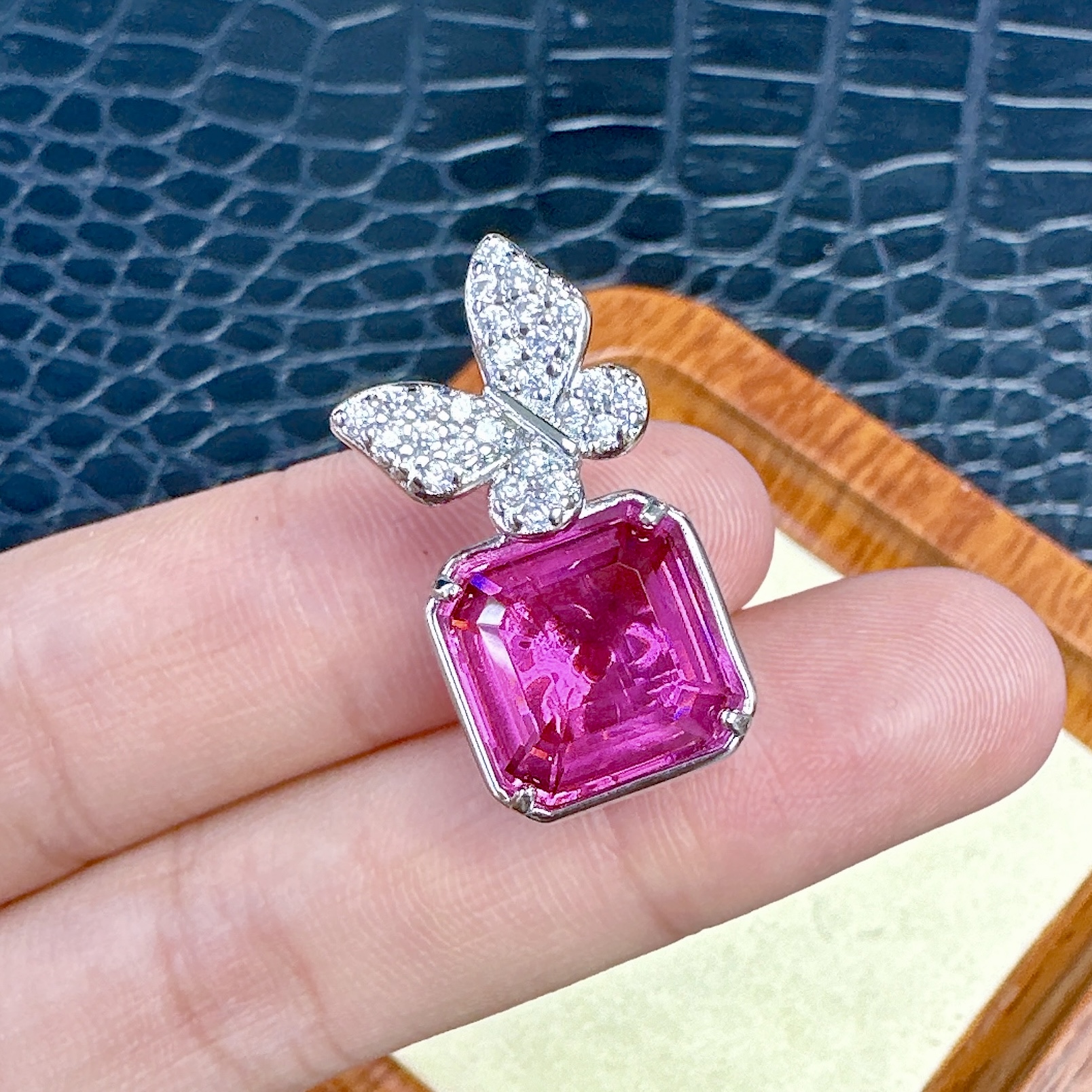 臻选吊坠 泰国春武里经典时尚气质百搭红色吊坠WDA5121