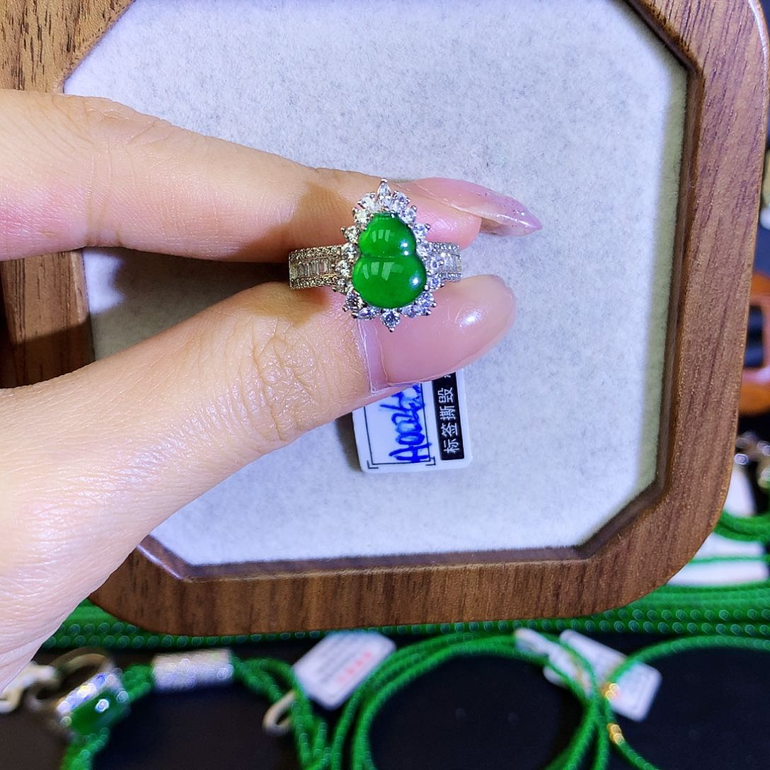 翡翠戒指银S925镶嵌天然翡翠戒指