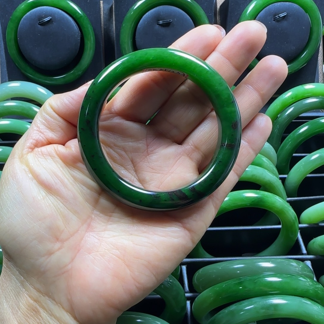 懒***阳和田玉未镶嵌手镯