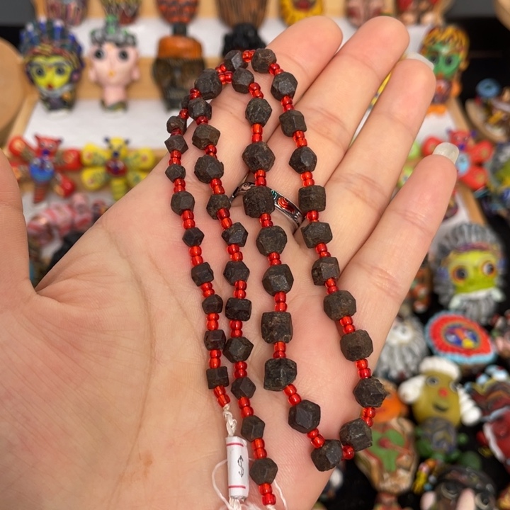 饰品石榴石链子一条