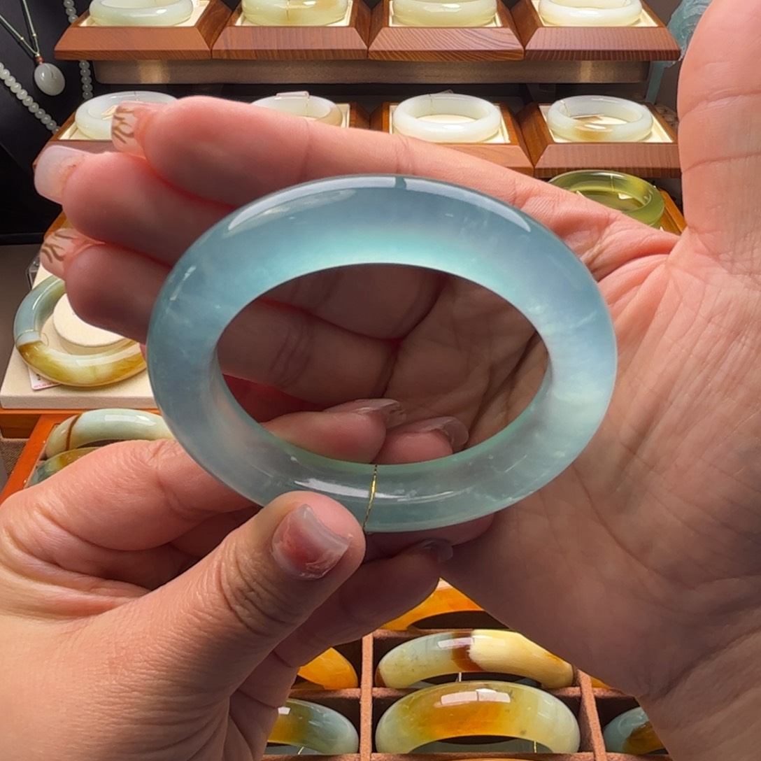 蛇纹石玉手镯未镶嵌