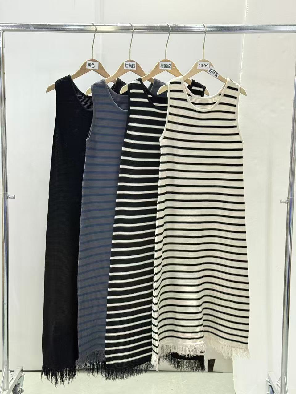 4399号百搭简约流苏下摆条纹针织背心裙