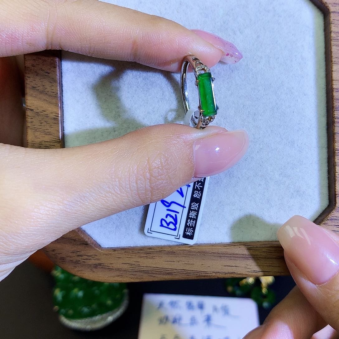 翡翠戒指银S925镶嵌天然翡翠马鞍戒指