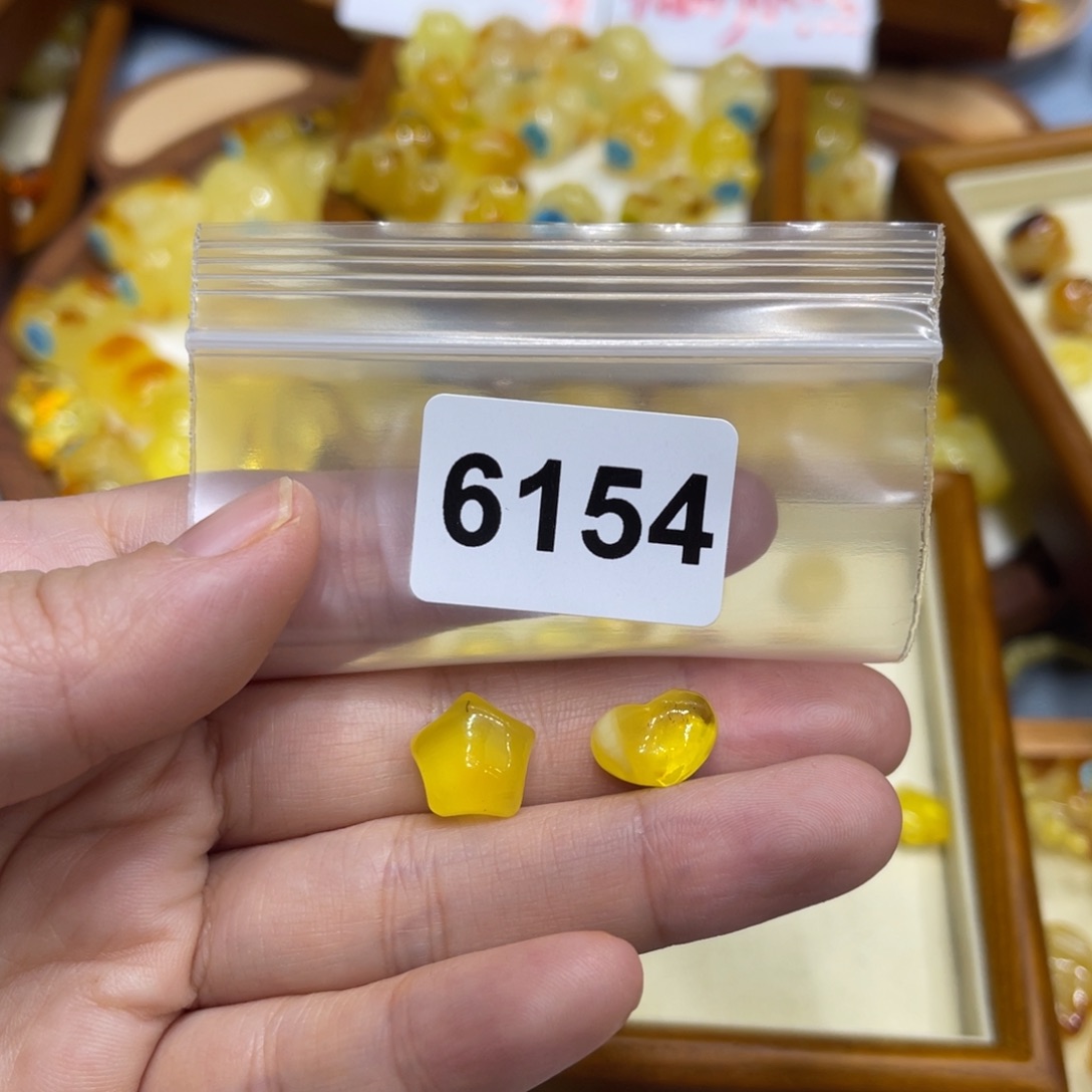 琥珀珠宝奇石未镶嵌小***兔