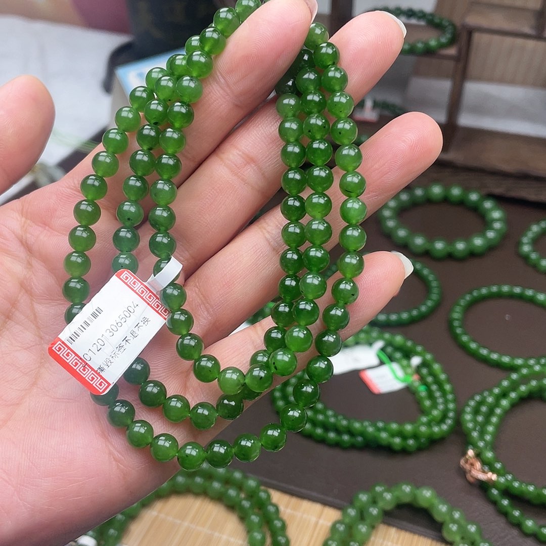 和田玉未镶嵌颈饰卡6辣阳绿