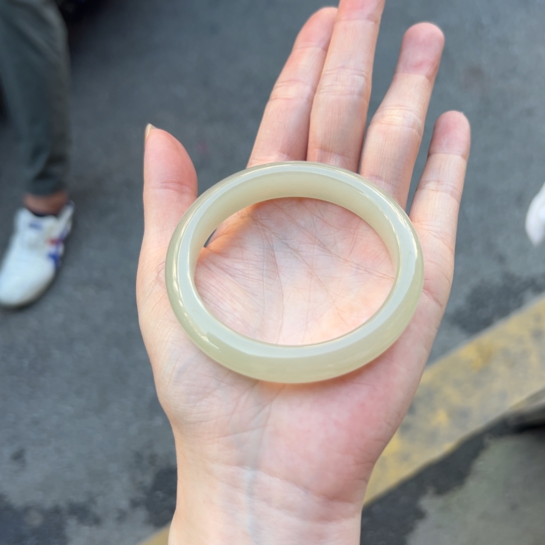 石英质玉手镯未镶嵌