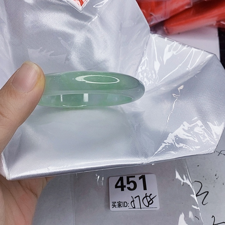 翡翠未镶嵌手镯一图一物实物为准（微瑕处理）