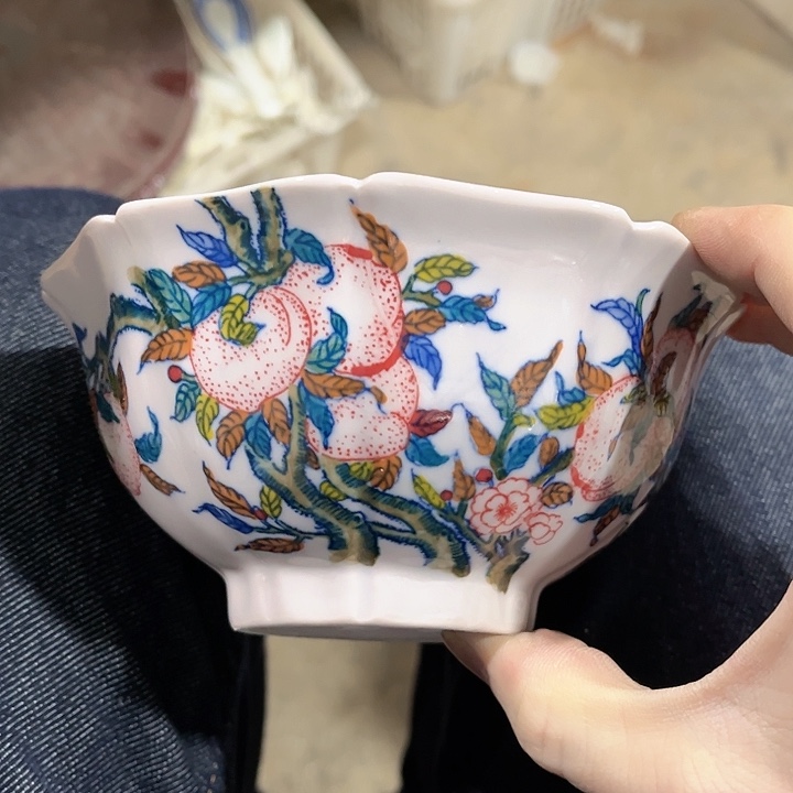 瓷片//////直径15厘米。红。