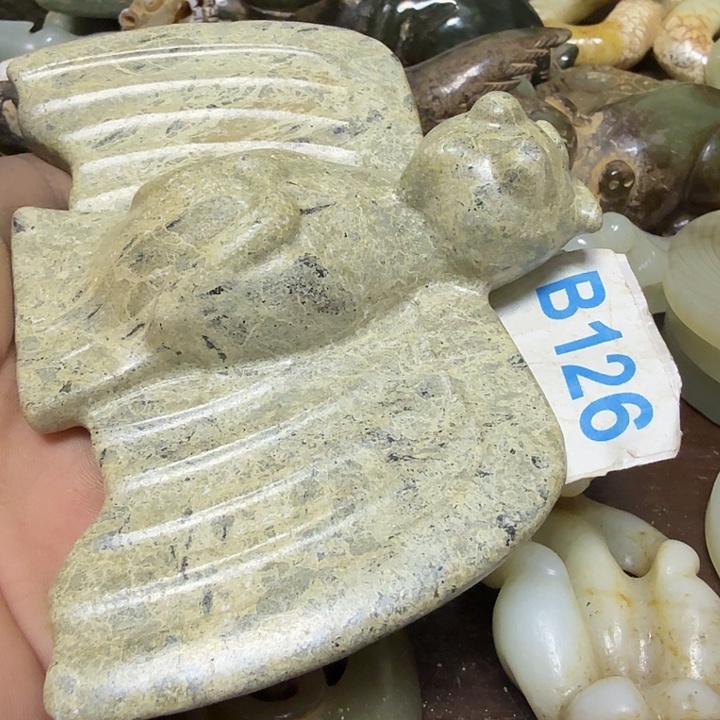 透闪石-蛇纹石玉未镶嵌颈饰
