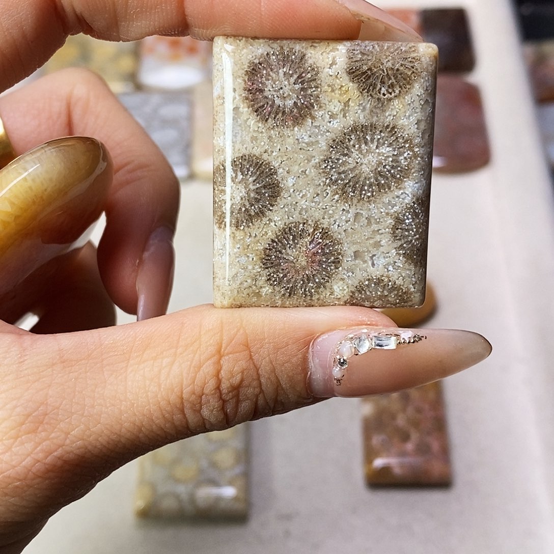 查罗石合金颈饰澋*