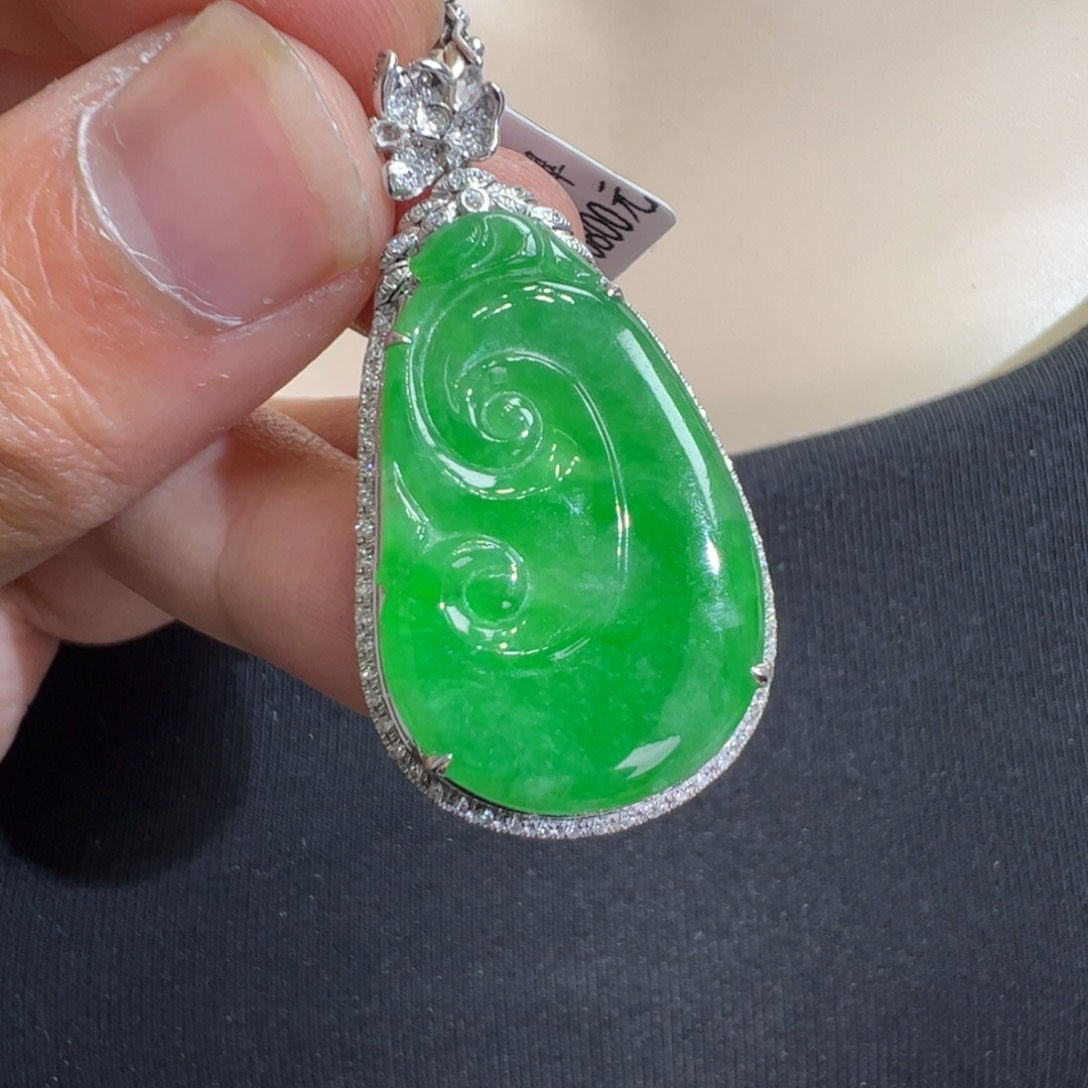 翡翠吊坠(不含链)18K金镶嵌