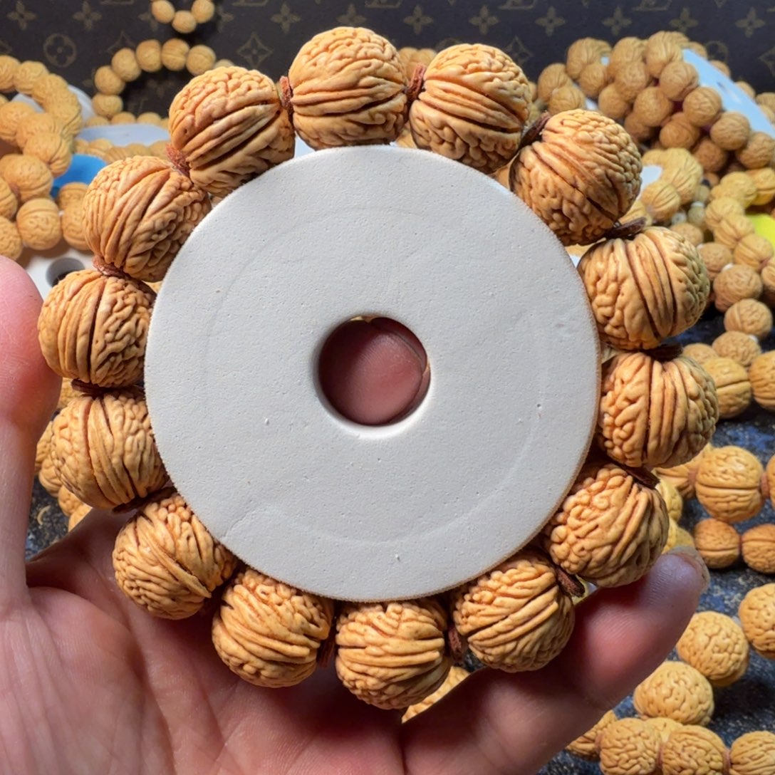 桃核吊坠龙珠手串