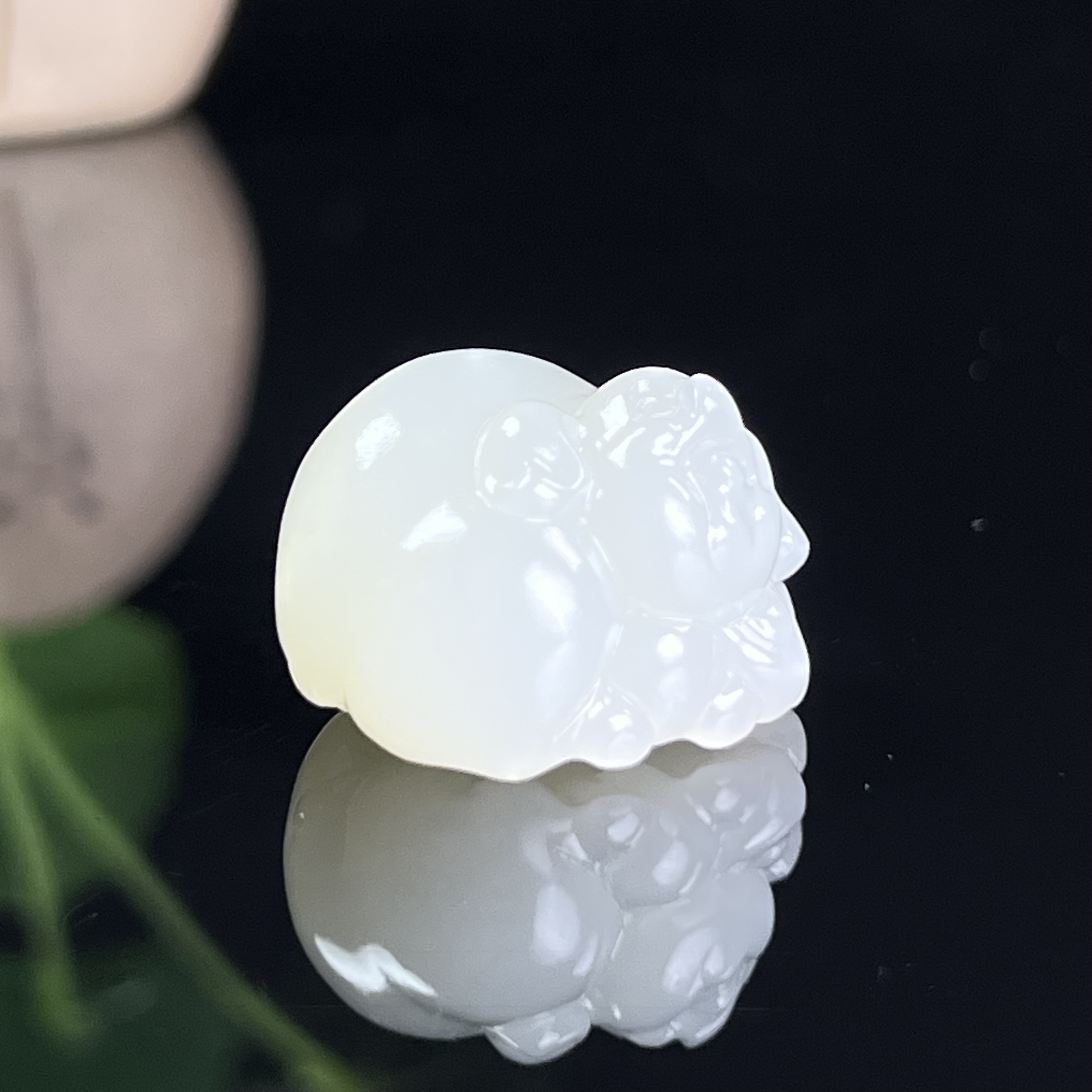 和田玉精雕发财猪挂件吊坠时尚生肖猪男女款玉坠（颜色略有偏差）