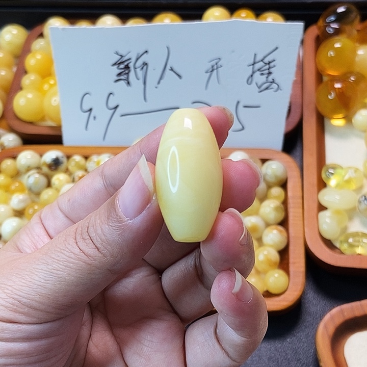 琥珀未镶嵌颈饰天然蜜蜡