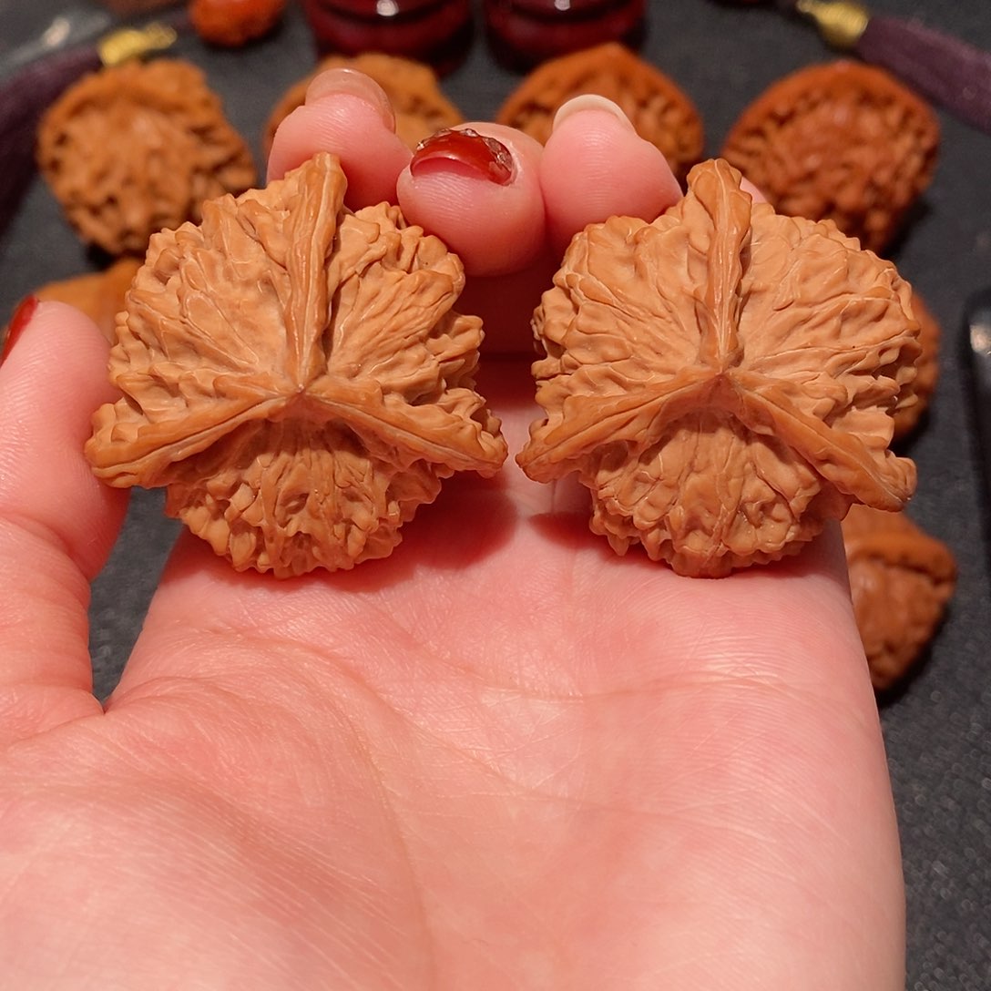 文玩核桃吊坠三棱