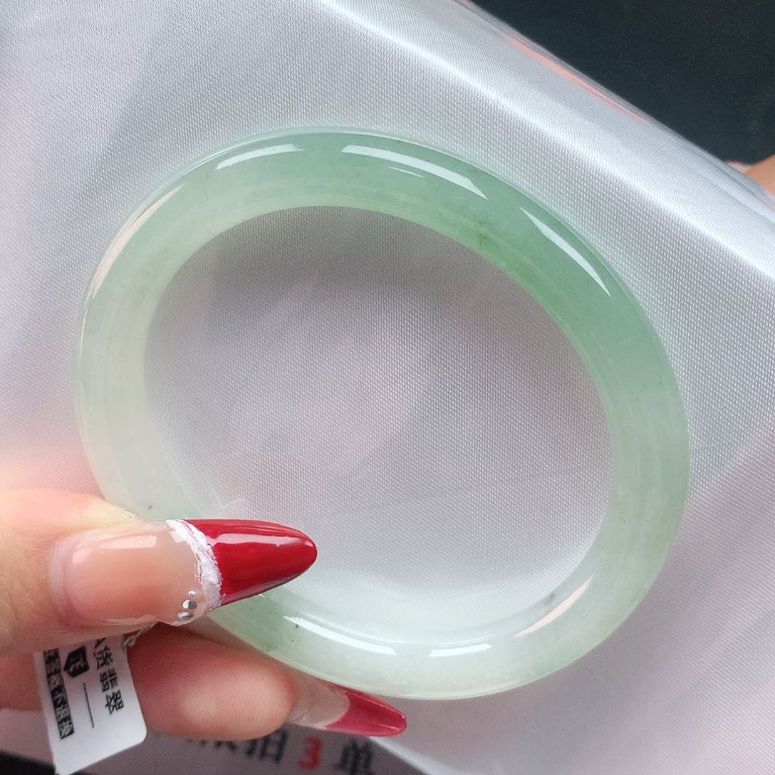 翡翠手镯未镶嵌55贵