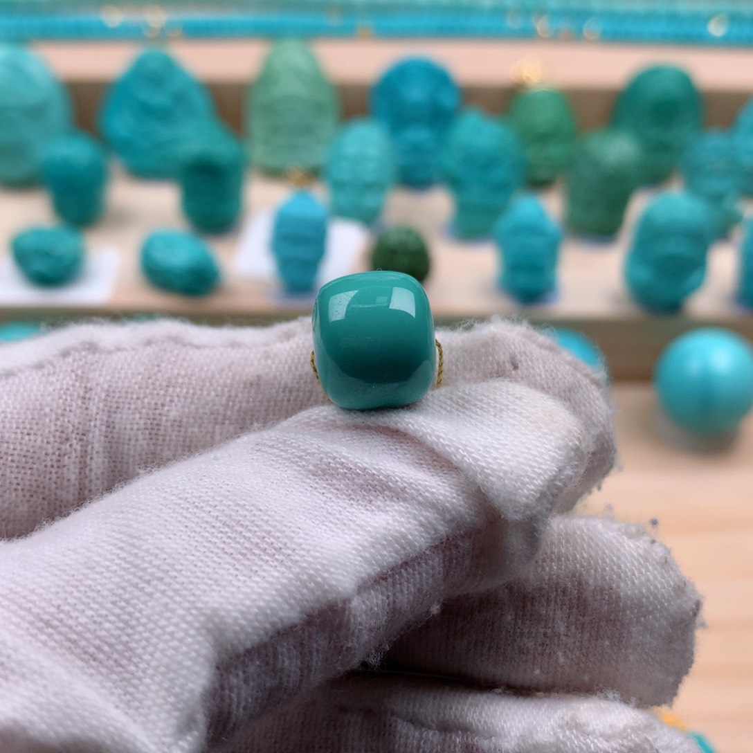 绿松石配饰未镶嵌百**生