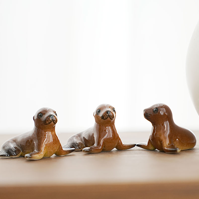 海狮 陶瓷纯手工手绘高温釉下彩摆件 高度2.5cm长度3cm宽3cm