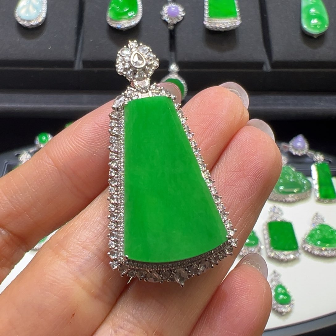 翡翠颈饰18K金镶嵌冷**知收到货48小时鉴赏期