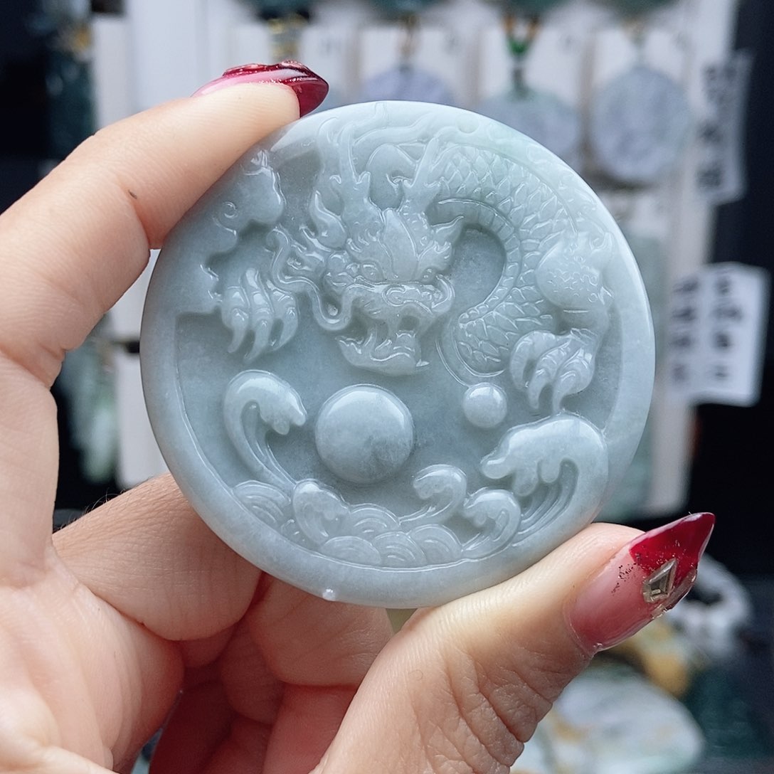 翡翠颈饰未镶嵌我