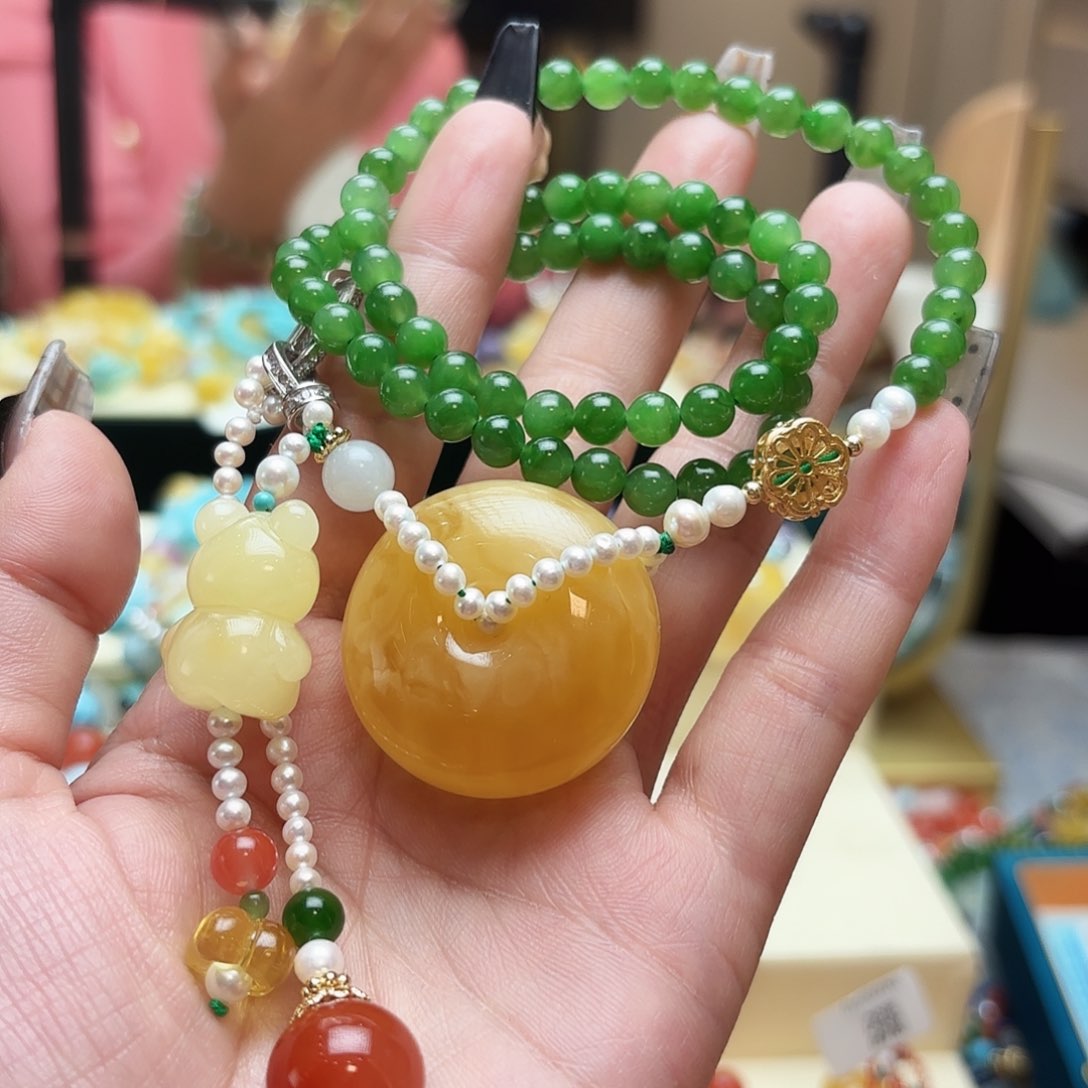 琥珀颈饰未镶嵌琥珀