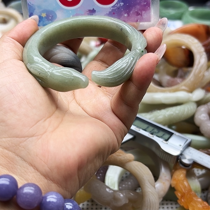 未镶嵌手镯石英岩玉