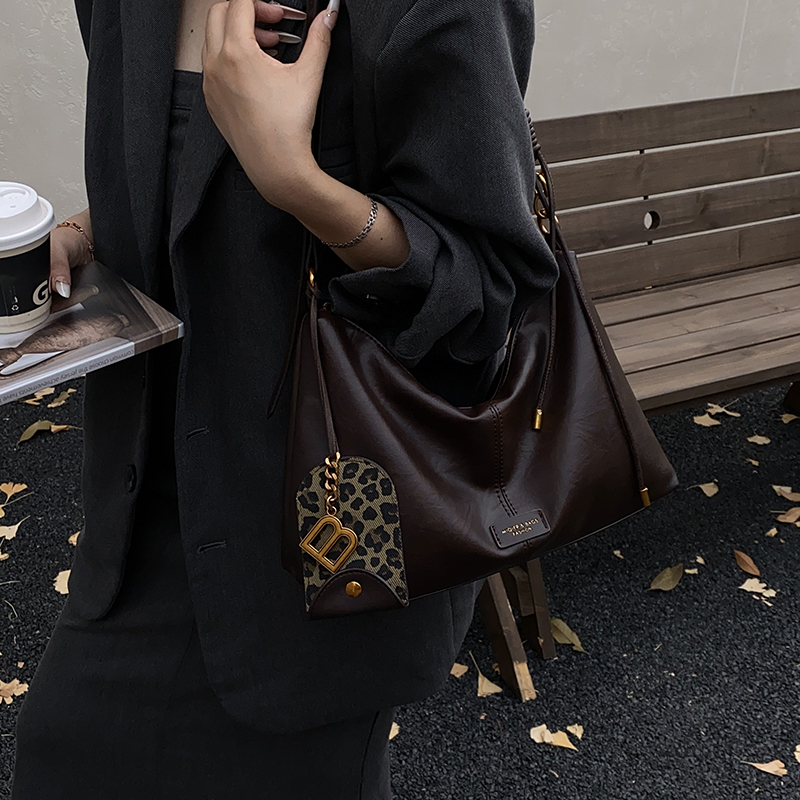 包包大容量时尚百搭新款简约斜挎包托特复古腋下包单肩通勤包