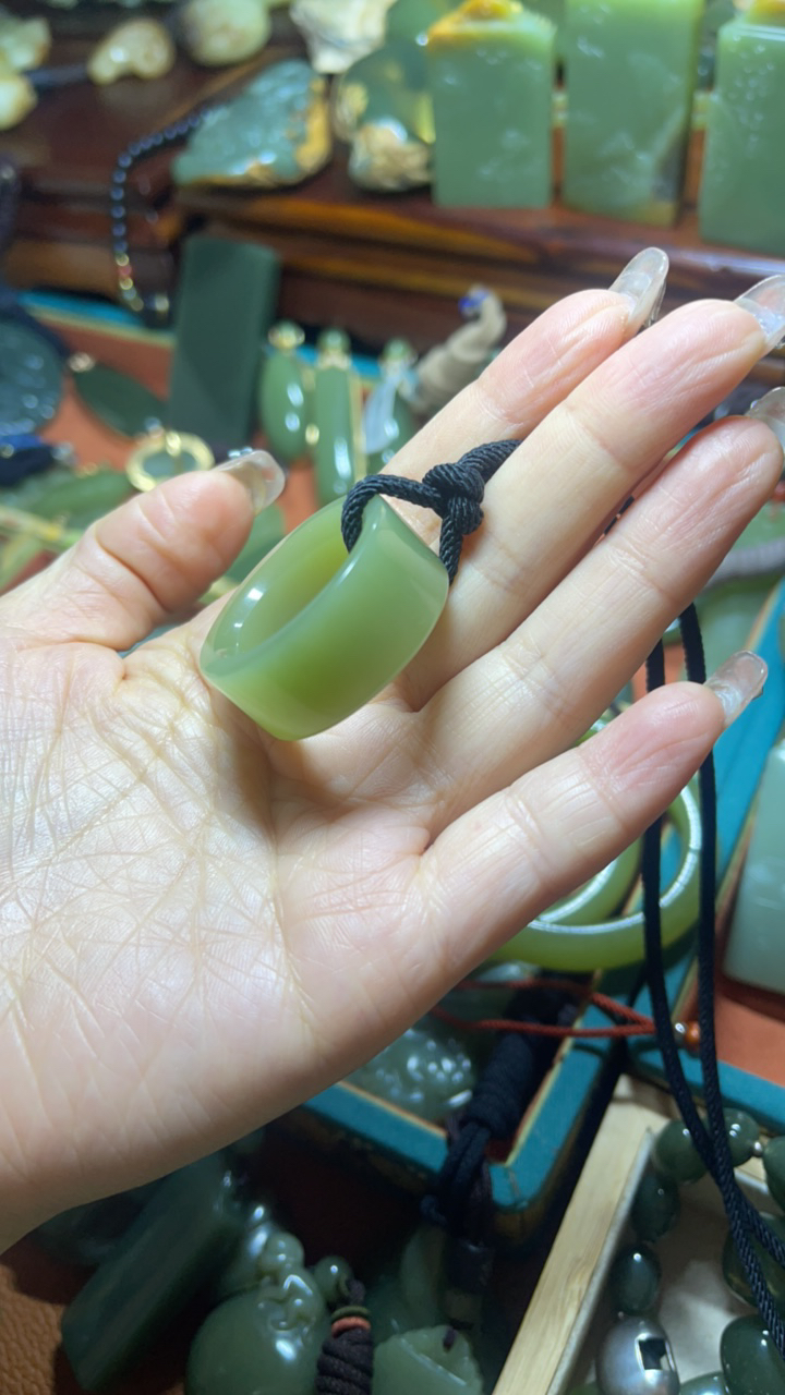 透闪石质玉析木玉扳指