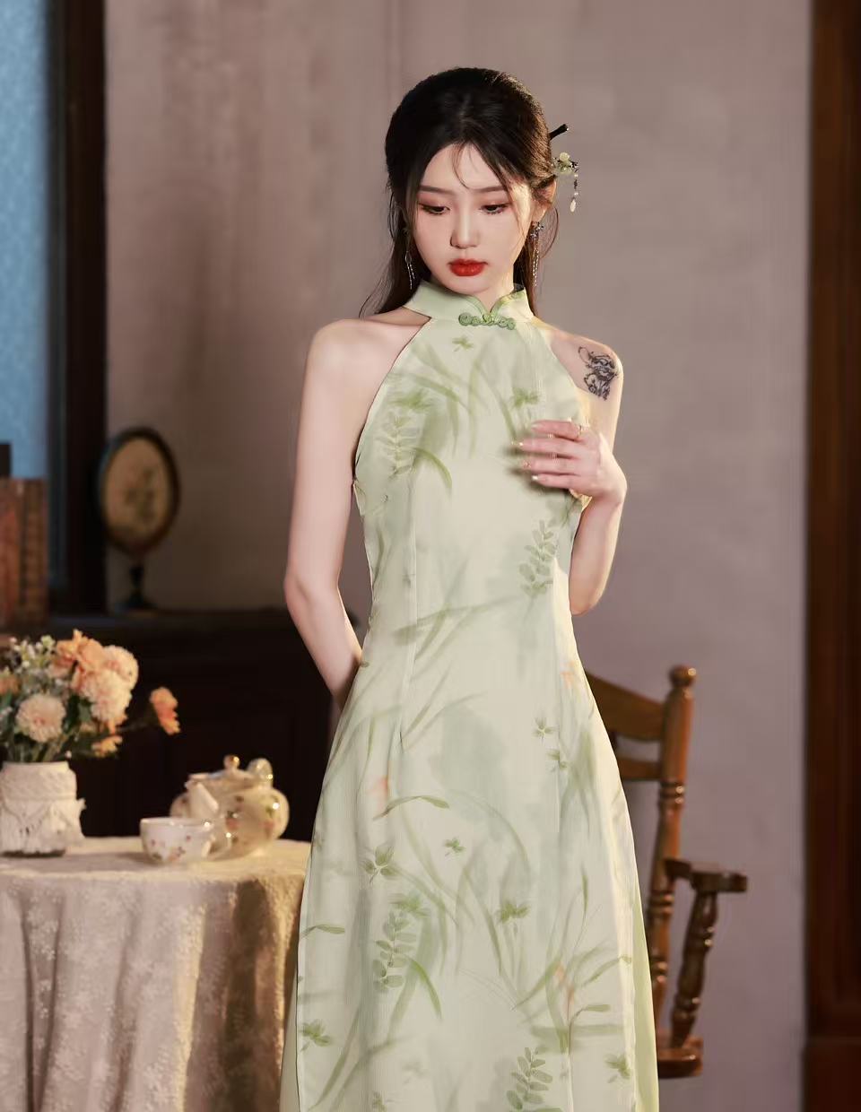 813 年轻款素雅挂脖《春妍》旗袍