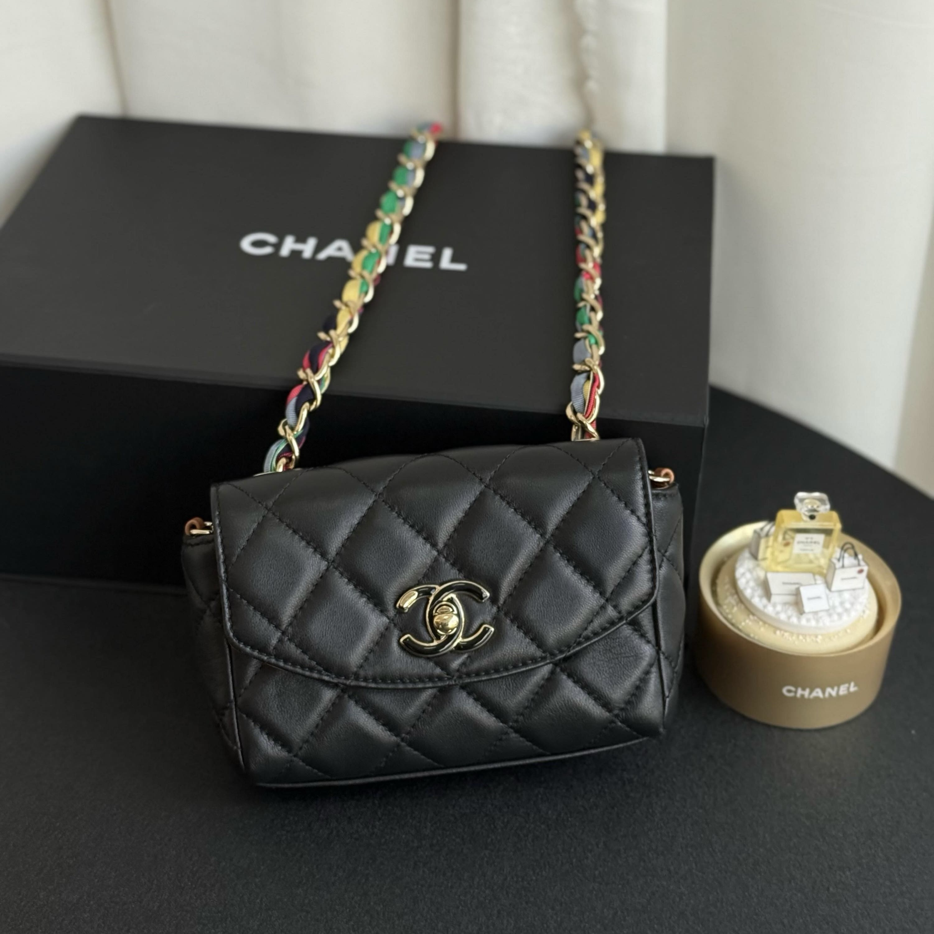 95新 Chanel/香奈儿 香奈儿彩虹链条口盖斜挎包 31开