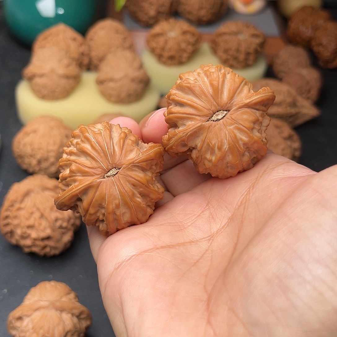 郑***刘文玩核桃把件磨盘全品40