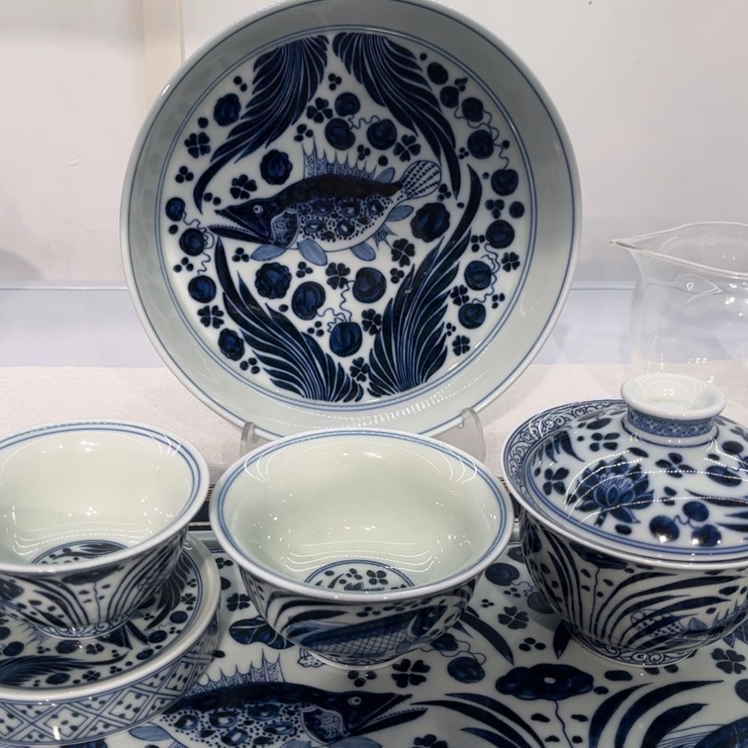 杨***铭五件套鱼藻纹套装