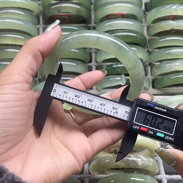 蛇纹石玉未镶嵌手镯435