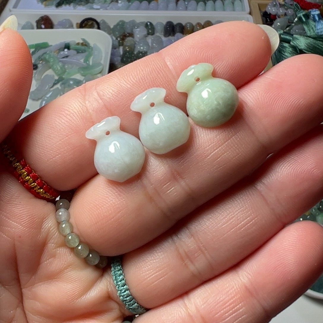 翡翠未镶嵌颈饰钱袋子吊坠一个9.99