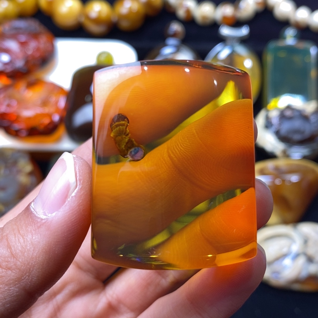 琥珀未镶嵌颈饰24克